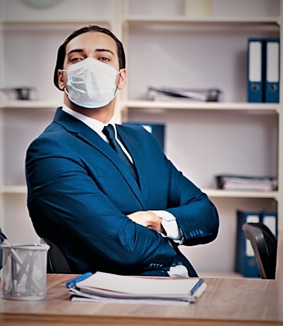 homme au travail avec masque