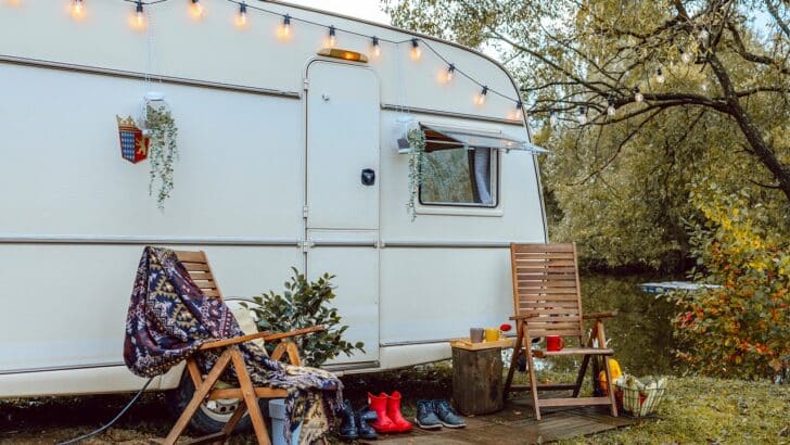 10 accessoires indispensables à ne pas oublier avant de partir en voyage en camping-car !